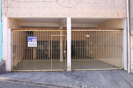 Casa à venda com 180m², 5 quartos e 2 vagasPlaca instalada no portão do imóvel - Código da placa: WYNY-1464