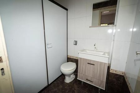 Banheiro  de apartamento à venda com 3 quartos, 105m² em Santa Cecília, Porto Alegre