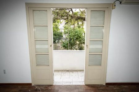 Apartamento à venda com 105m², 3 quartos e sem vaga Apartamento à venda com 105m², 3 quartos e sem vagaVaranda