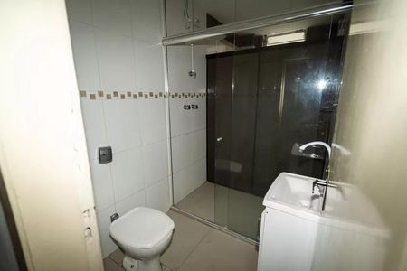 Banheiro  de apartamento à venda com 3 quartos, 105m² em Santa Cecília, Porto Alegre