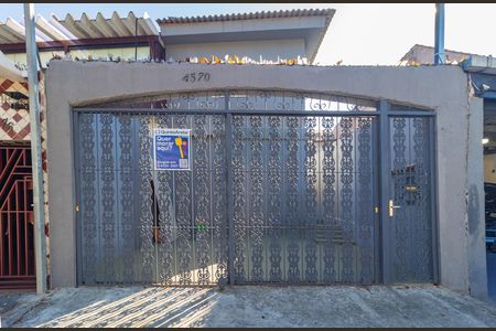 Casa para alugar com 70m², 2 quartos e 1 vaga Casa para alugar com 70m², 2 quartos e 1 vagaFachada