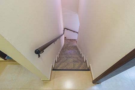 Casa para alugar com 70m², 2 quartos e 1 vaga Casa para alugar com 70m², 2 quartos e 1 vagaEscada