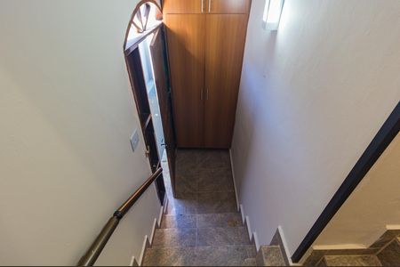 Casa para alugar com 70m², 2 quartos e 1 vaga Casa para alugar com 70m², 2 quartos e 1 vagaEscada