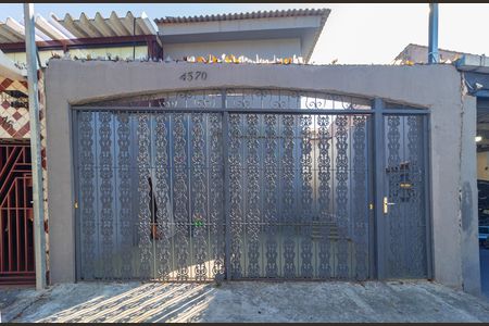 Casa para alugar com 70m², 1 quarto e 1 vaga Casa para alugar com 70m², 1 quarto e 1 vagaFachada