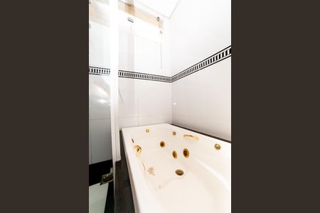 Apartamento à venda com 141m², 3 quartos e 1 vaga Apartamento à venda com 141m², 3 quartos e 1 vagaBanheiro da Suíte