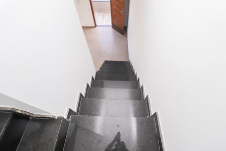Apartamento à venda com 62m², 2 quartos e 1 vagaEscada