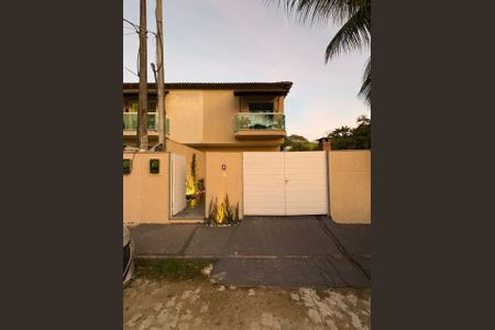 Casa de condomínio para alugar com 180m², 3 quartos e 1 vaga Casa de condomínio para alugar com 180m², 3 quartos e 1 vagaFachada