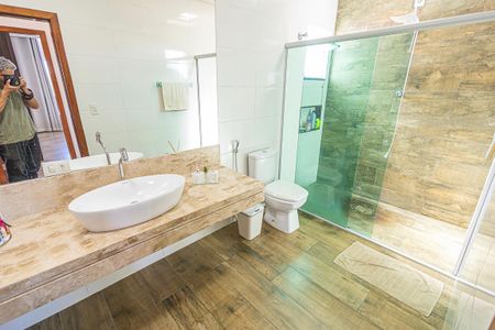 Casa à venda com 800m², 5 quartos e 8 vagasbanheiro