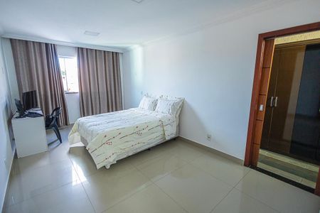 Casa à venda com 800m², 5 quartos e 8 vagasquarto 1 / suite e closet