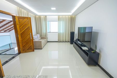 sala de casa para alugar com 5 quartos, 800m² em Parque São Pedro, Belo Horizonte