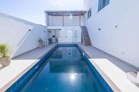 Casa à venda com 800m², 5 quartos e 8 vagaspiscina, churrasqueira e sauna