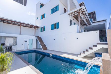 Casa à venda com 800m², 5 quartos e 8 vagaspiscina, churrasqueira e sauna