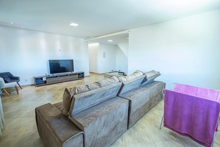Casa à venda com 800m², 5 quartos e 8 vagassala / 2º andar