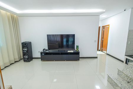 sala de casa para alugar com 5 quartos, 800m² em Parque São Pedro, Belo Horizonte