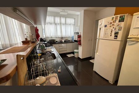 Apartamento à venda com 231m², 4 quartos e 1 vaga