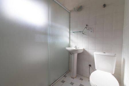 Casa de condomínio para alugar com 104m², 3 quartos e 2 vagas Casa de condomínio para alugar com 104m², 3 quartos e 2 vagasBanheiro da Suíte