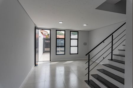 Casa à venda com 137m², 3 quartos e 2 vagas Casa à venda com 137m², 3 quartos e 2 vagasSala