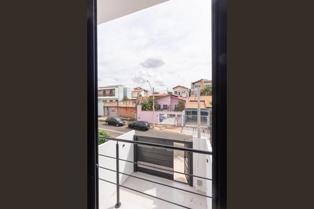 Casa à venda com 137m², 3 quartos e 2 vagas Casa à venda com 137m², 3 quartos e 2 vagasSacada do Quarto 2