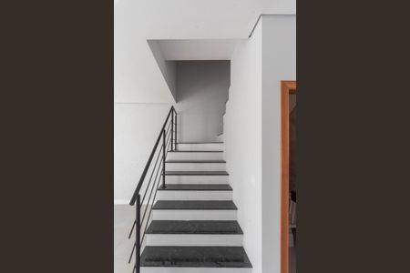 Sala- Escada de casa à venda com 3 quartos, 137m² em Parque Jambeiro, Campinas