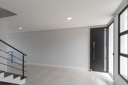 Casa à venda com 137m², 3 quartos e 2 vagas Casa à venda com 137m², 3 quartos e 2 vagasSala