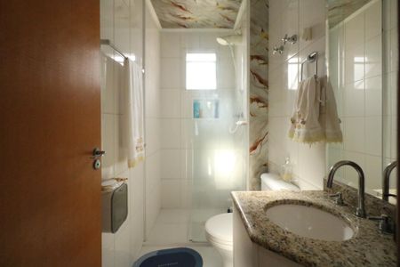 Apartamento à venda com 98m², 3 quartos e 3 vagas Apartamento à venda com 98m², 3 quartos e 3 vagasBanheiro Social