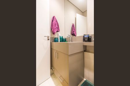 Apartamento à venda com 70m², 1 quarto e 2 vagas Apartamento à venda com 70m², 1 quarto e 2 vagasBanheiro da Suíte