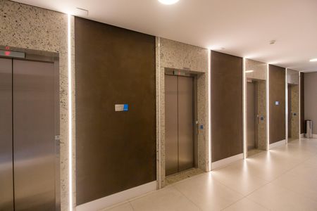 Apartamento à venda com 70m², 1 quarto e 2 vagasHall social