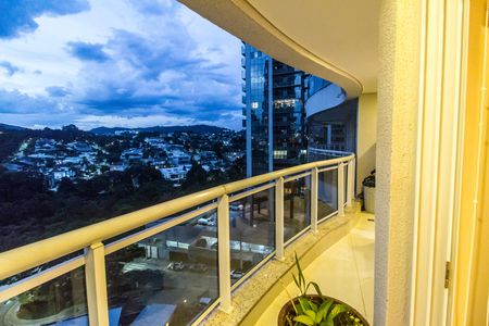 Apartamento à venda com 70m², 1 quarto e 2 vagas Apartamento à venda com 70m², 1 quarto e 2 vagasVaranda