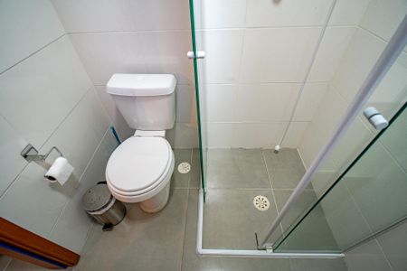 Banheiro de kitnet/studio para alugar com 1 quarto, 37m² em Ferreira, São Paulo