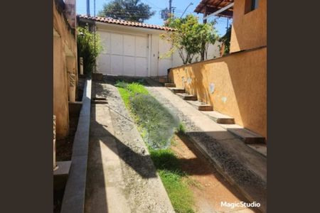 Casa à venda com 300m², 4 quartos e 4 vagasFoto 01