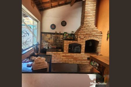 Casa à venda com 300m², 4 quartos e 4 vagasFoto 01