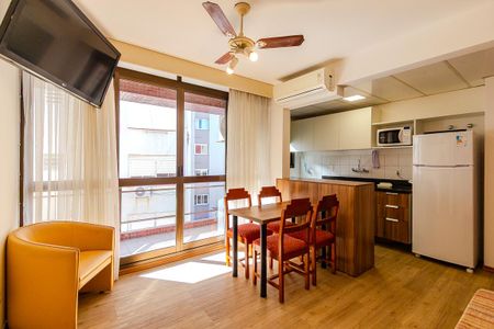 Sala/Cozinha de apartamento para alugar com 1 quarto, 37m² em Centro Histórico, Porto Alegre
