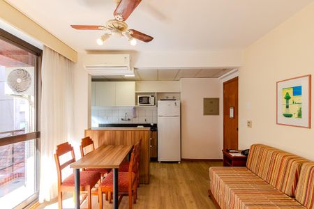 Sala/Cozinha de apartamento para alugar com 1 quarto, 37m² em Centro Histórico, Porto Alegre