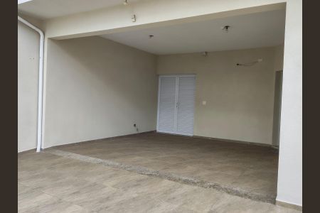 Casa à venda com 162m², 3 quartos e 4 vagasÁrea externa