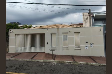Casa à venda com 162m², 3 quartos e 4 vagasFachada