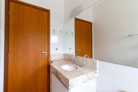 Casa de condomínio à venda com 120m², 3 quartos e 1 vaga Casa de condomínio à venda com 120m², 3 quartos e 1 vagaBanheiro da Suíte