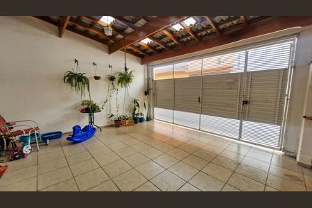 Casa à venda com 114m², 3 quartos e 2 vagas Casa à venda com 114m², 3 quartos e 2 vagasGaragem