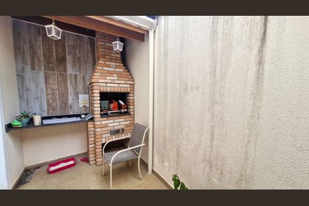 Casa à venda com 114m², 3 quartos e 2 vagas Casa à venda com 114m², 3 quartos e 2 vagasQuintal