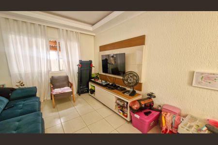 Sala de casa à venda com 3 quartos, 114m² em Jardim Sabara, São Paulo