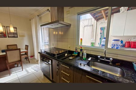 Casa à venda com 114m², 3 quartos e 2 vagas Casa à venda com 114m², 3 quartos e 2 vagasCozinha