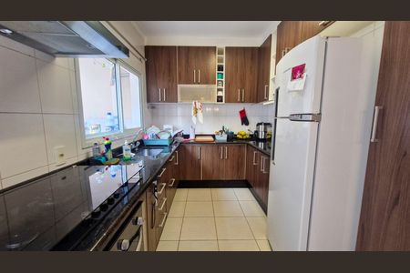 Casa à venda com 114m², 3 quartos e 2 vagas Casa à venda com 114m², 3 quartos e 2 vagasCozinha