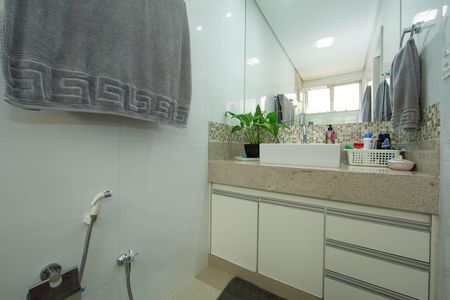 Apartamento à venda com 200m², 5 quartos e 2 vagas Apartamento à venda com 200m², 5 quartos e 2 vagasBANHEIRO1