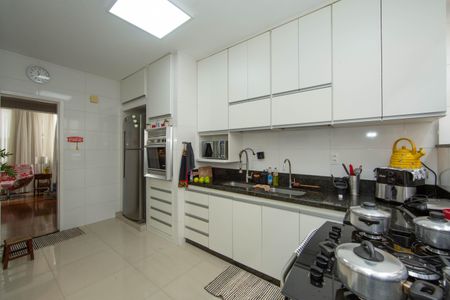 Apartamento à venda com 200m², 5 quartos e 2 vagas Apartamento à venda com 200m², 5 quartos e 2 vagasCOZINHA