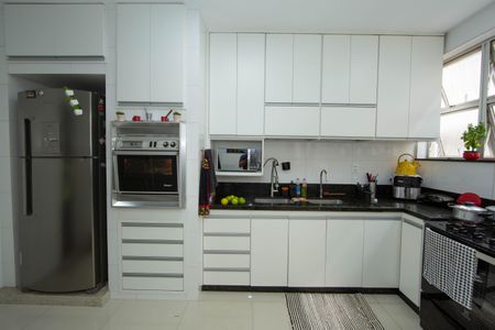 Apartamento à venda com 200m², 5 quartos e 2 vagas Apartamento à venda com 200m², 5 quartos e 2 vagasCOZINHA