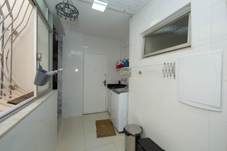 Apartamento à venda com 200m², 5 quartos e 2 vagas Apartamento à venda com 200m², 5 quartos e 2 vagasAREA DE SEERVICO