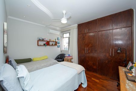 Apartamento à venda com 200m², 5 quartos e 2 vagas Apartamento à venda com 200m², 5 quartos e 2 vagasQUARTO1