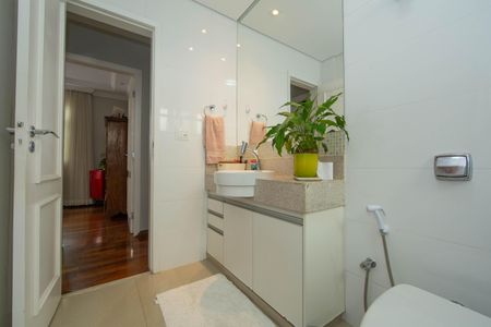 Apartamento à venda com 200m², 5 quartos e 2 vagas Apartamento à venda com 200m², 5 quartos e 2 vagasBANHEIRO2