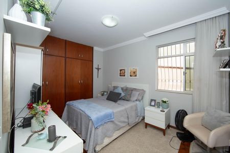 Apartamento à venda com 200m², 5 quartos e 2 vagas Apartamento à venda com 200m², 5 quartos e 2 vagasQUARTO2