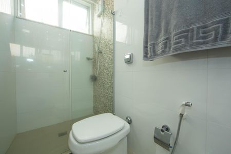 Apartamento à venda com 200m², 5 quartos e 2 vagas Apartamento à venda com 200m², 5 quartos e 2 vagasBANHEIRO1