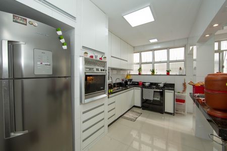 Apartamento à venda com 200m², 5 quartos e 2 vagas Apartamento à venda com 200m², 5 quartos e 2 vagasCOZINHA